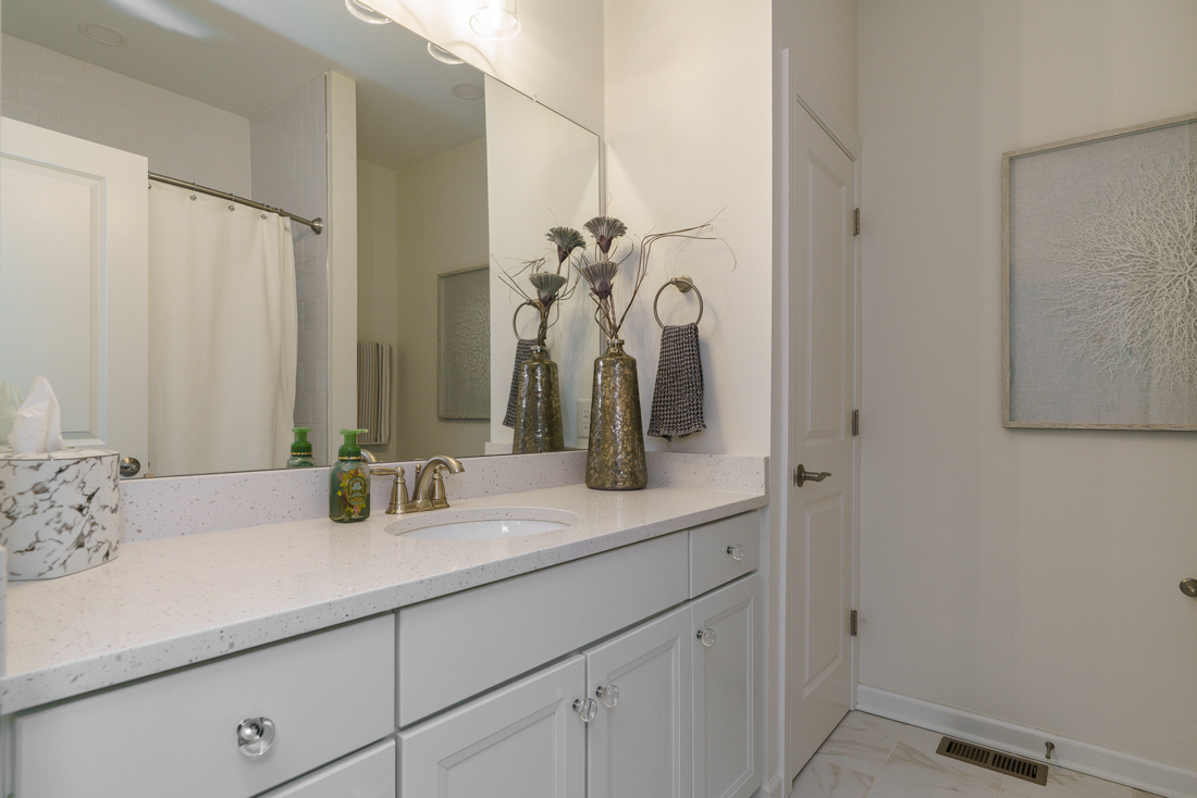 7652 Gateway Blvd --9