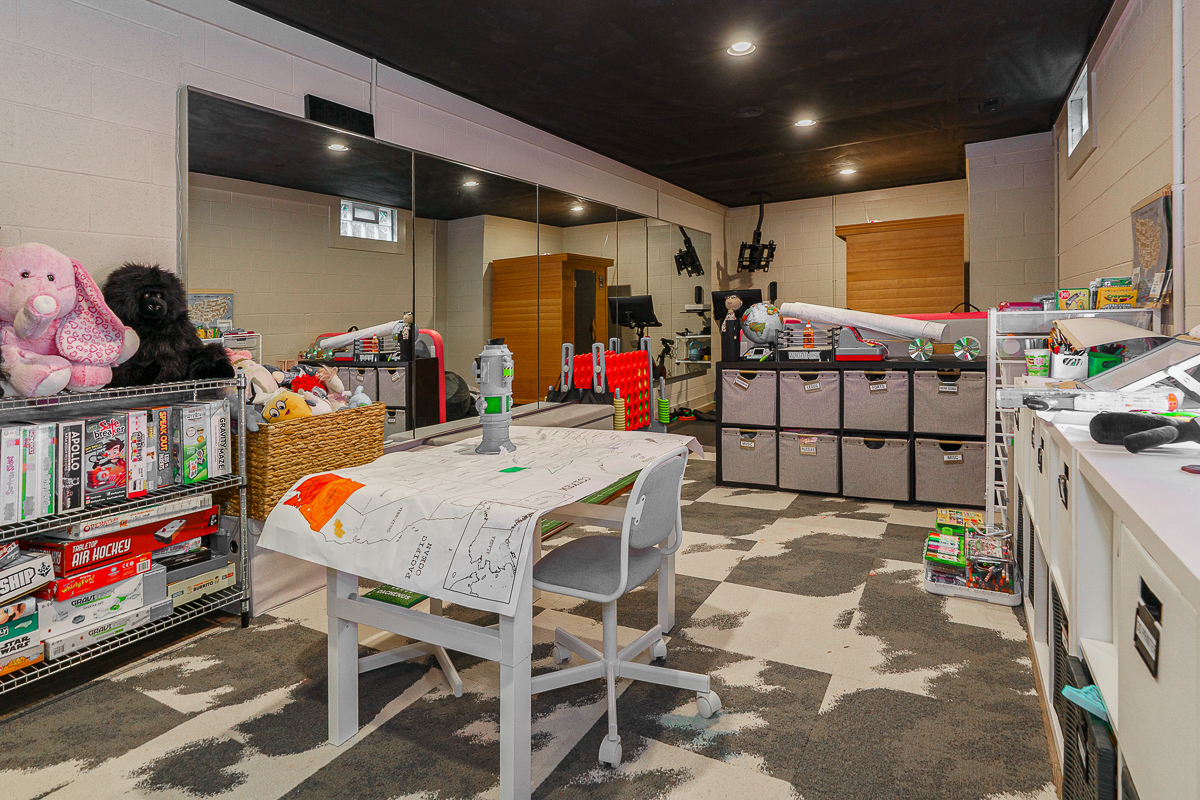 1808 Upper Chelsea Rd. -24